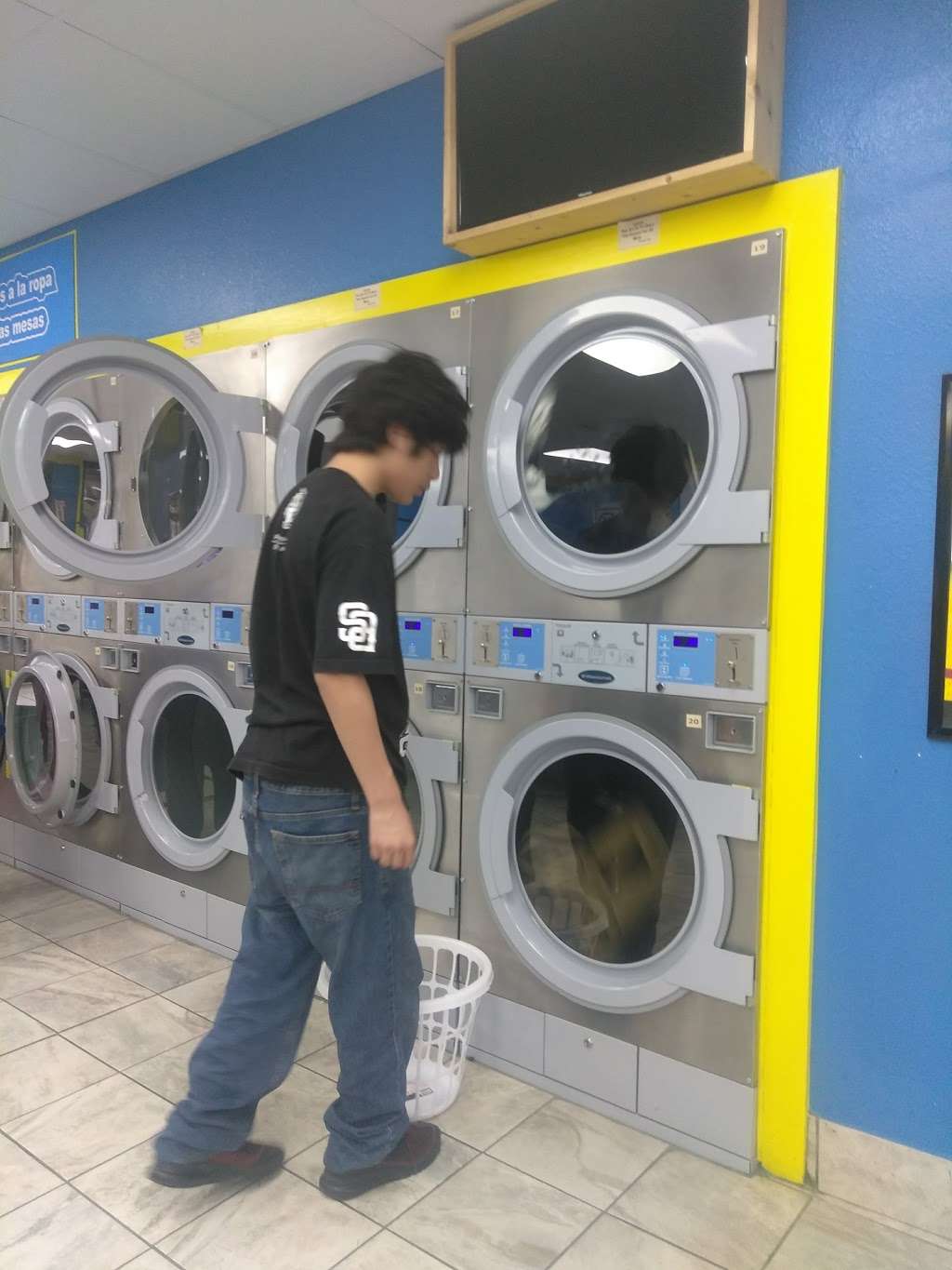 Malone Laundromat | 621 W Malone Ave, San Antonio, TX 78225 | Phone: (210) 531-0520