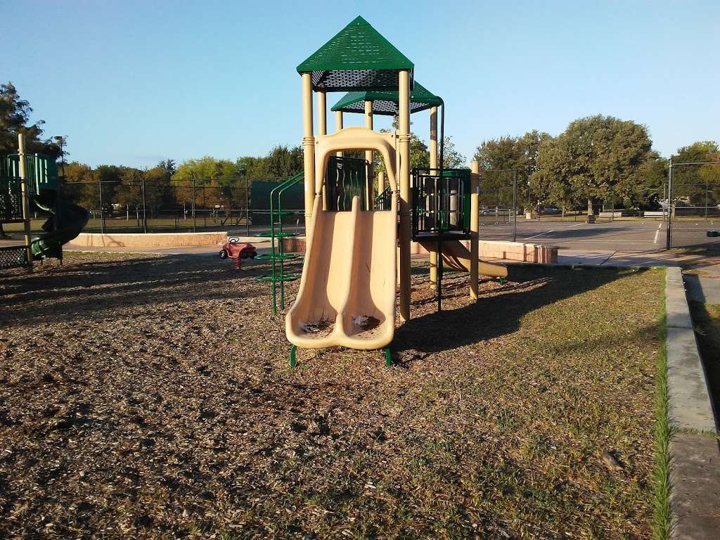 Gail Reeves Park | 8800 Mullins Dr, Houston, TX 77096, USA