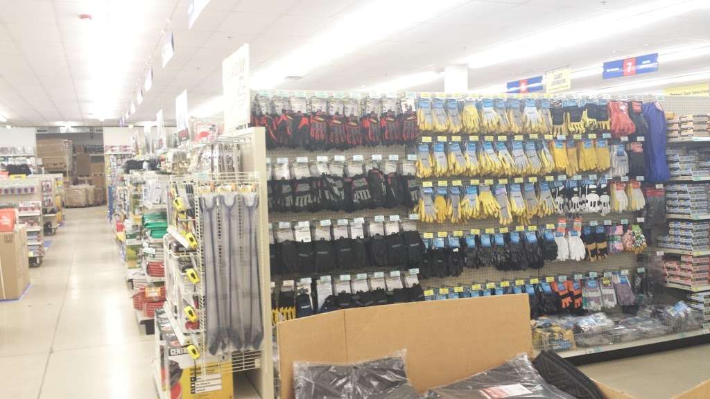 Harbor Freight Tools, 443 IL-59, Aurora, IL 60504, USA