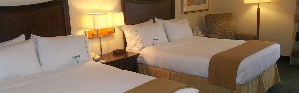 Holiday Inn Express Indianapolis Airport | 6296 Cambridge Way, Plainfield, IN 46168, USA | Phone: (317) 839-9000