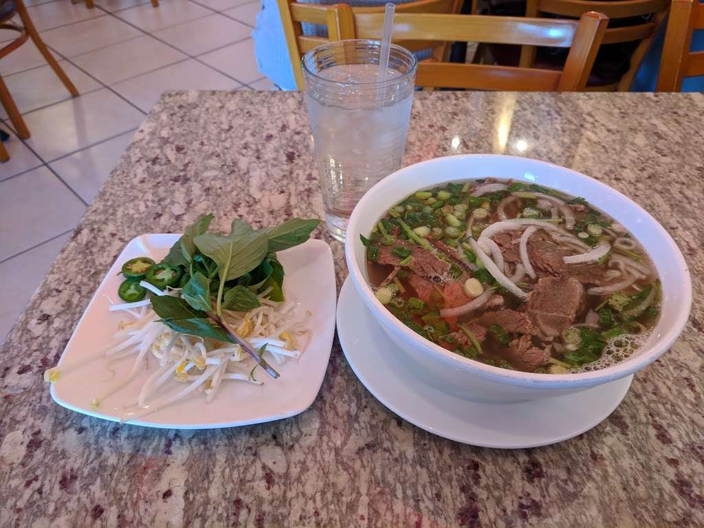 Pho Royal | 46839 Maple Leaf Pl #145, Sterling, VA 20164, USA | Phone: (703) 444-4778