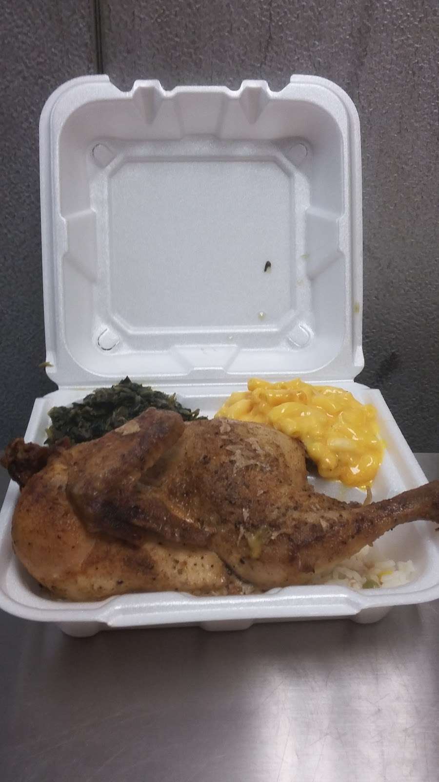 Luckys Grill | 9244 E Hampton Dr, Capitol Heights, MD 20743, USA | Phone: (301) 336-1551