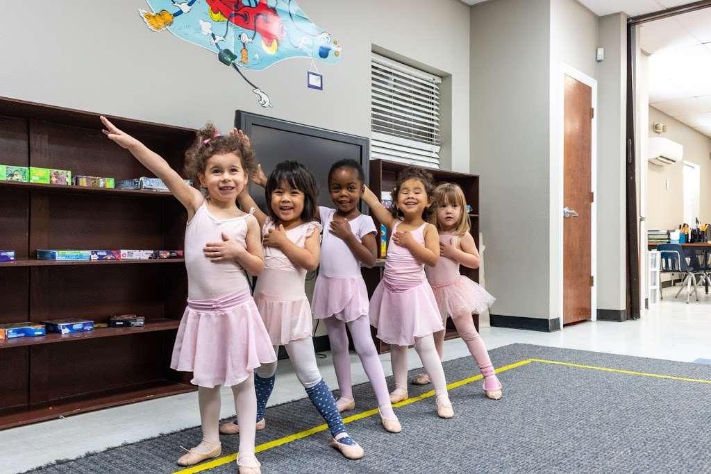 Silverline Montessori School - Silverlake | 3121 Cullen Pkwy, Pearland, TX 77584, USA | Phone: (281) 997-3700