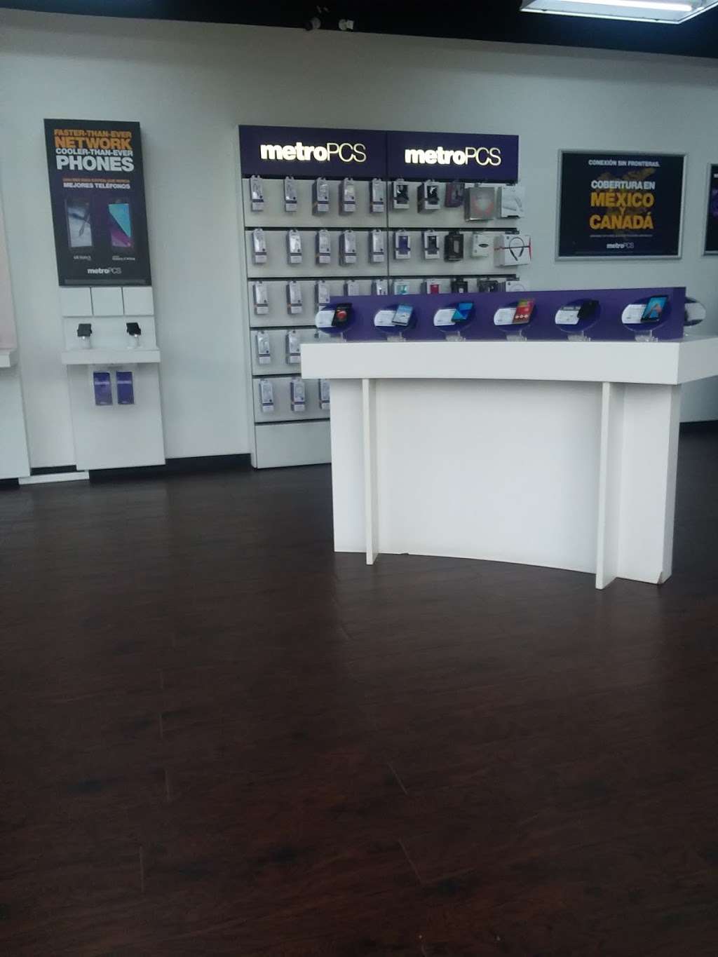 Metro by T-Mobile | 8107 Airline Dr, Houston, TX 77037, USA | Phone: (346) 207-7200