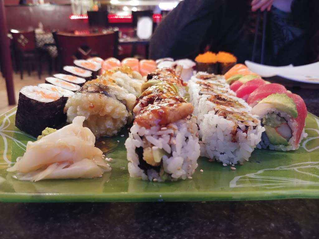 Volcano Sushi Cafe | 1062 W Taylor St, Chicago, IL 60607, USA | Phone: (312) 733-8933