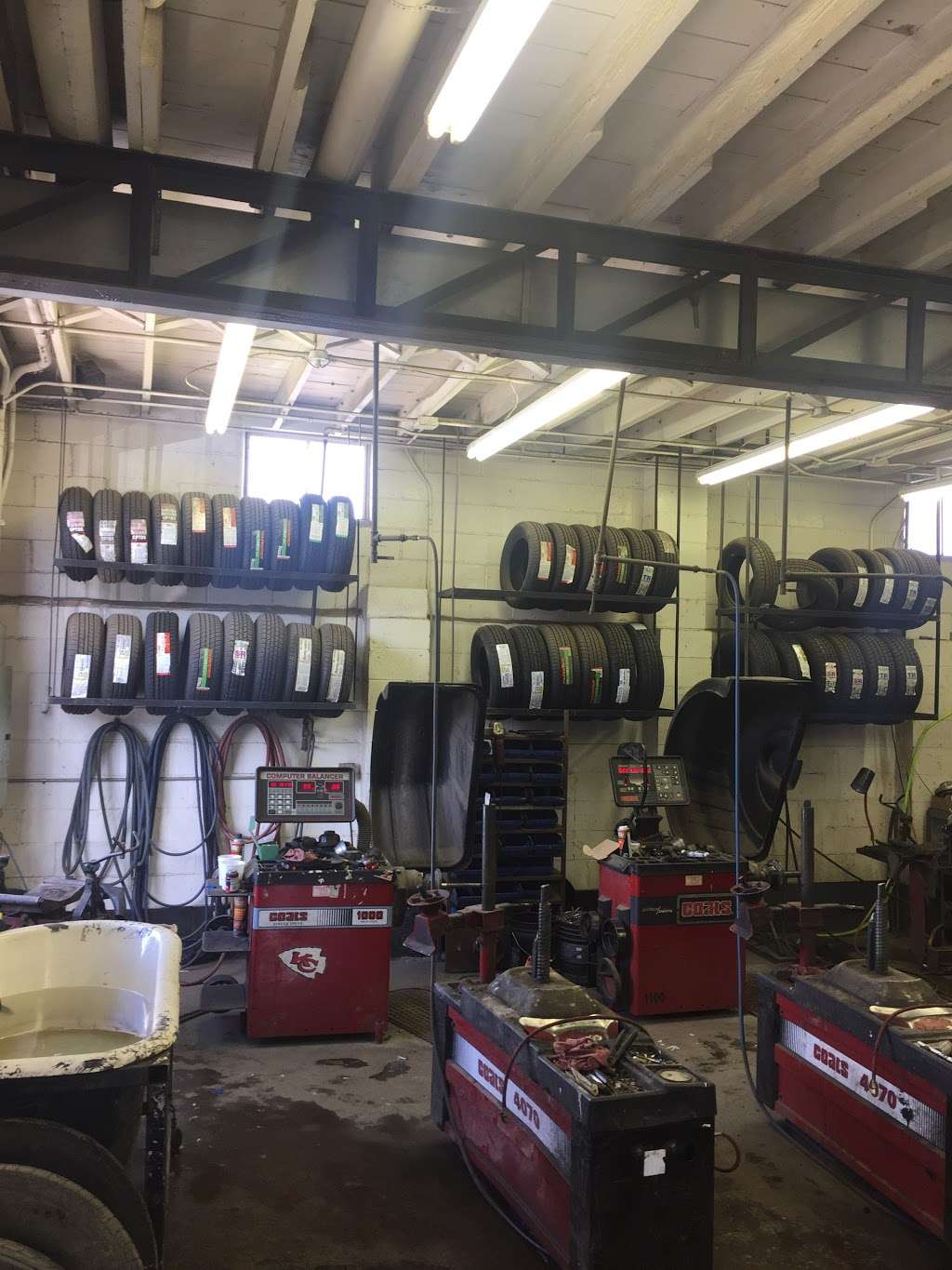 Lonnies Tire Services | 1008 E US Hwy 24, Independence, MO 64050, USA | Phone: (816) 254-2477