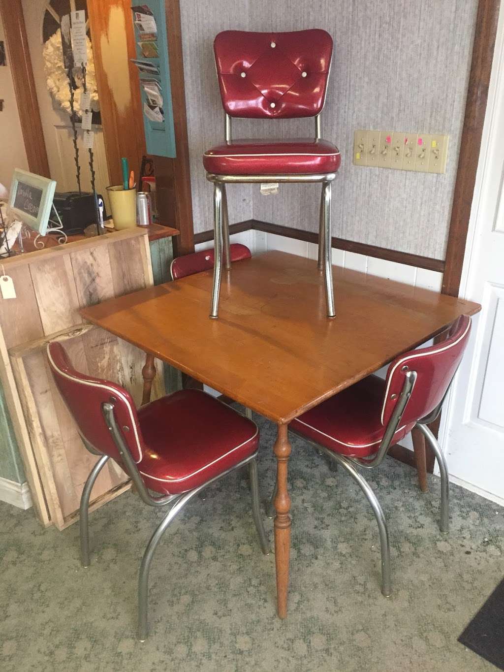 Pump House Antiques | 158 N Main St, Bargersville, IN 46106 | Phone: (317) 458-0456