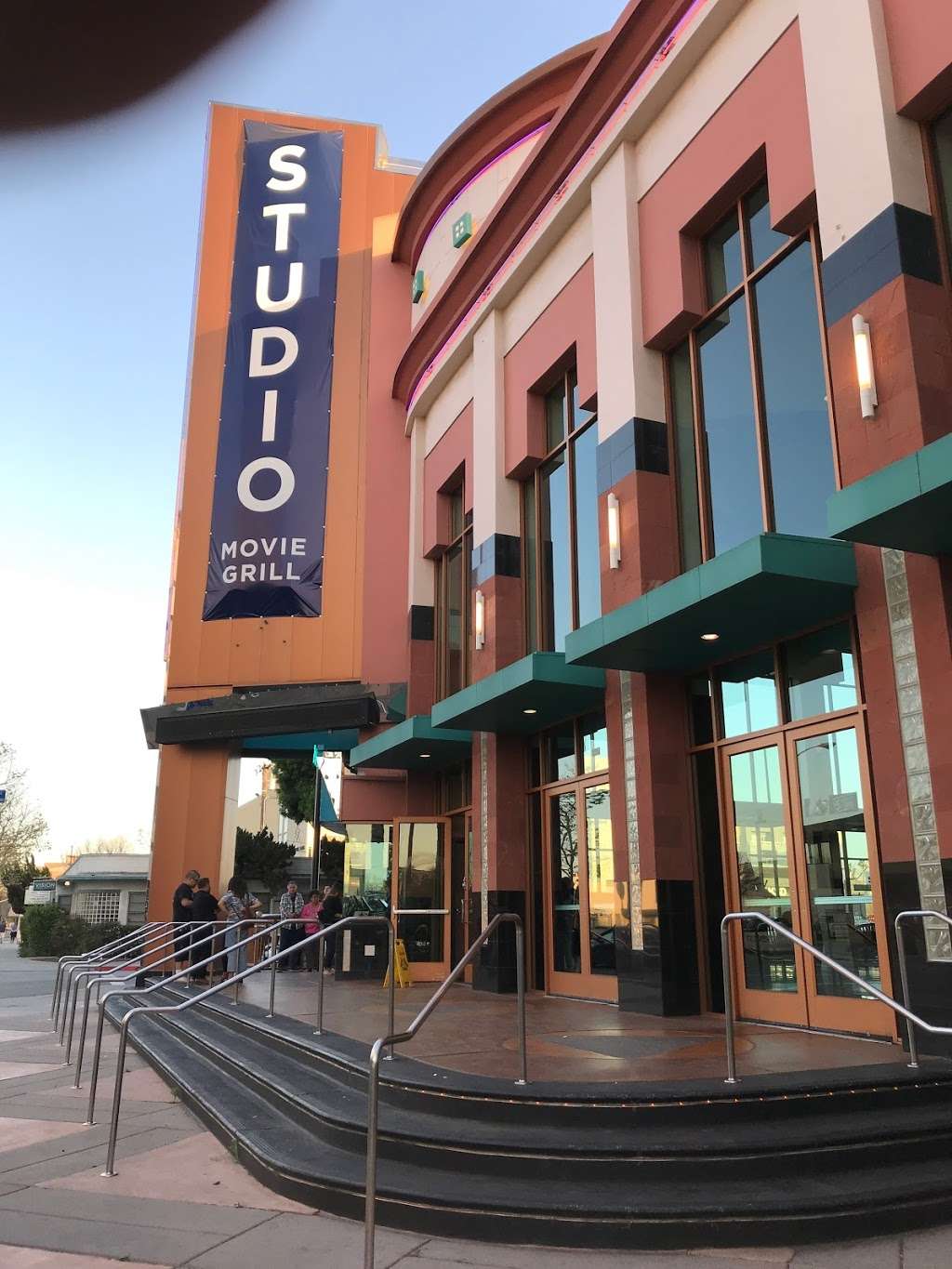 Studio Movie Grill | 8200 3rd St, Downey, CA 90241, USA | Phone: (562) 454-1556