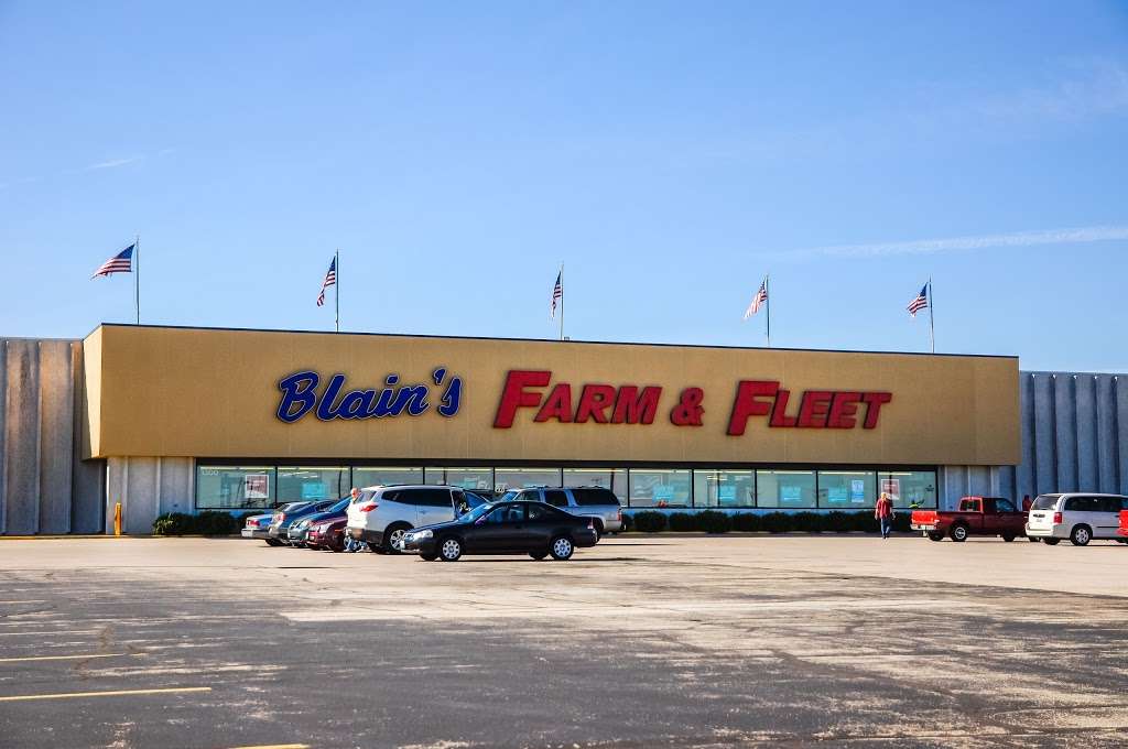 Blains Farm & Fleet - Sycamore, Illinois | 1300 Dekalb Ave, Sycamore, IL 60178, USA | Phone: (815) 899-1716