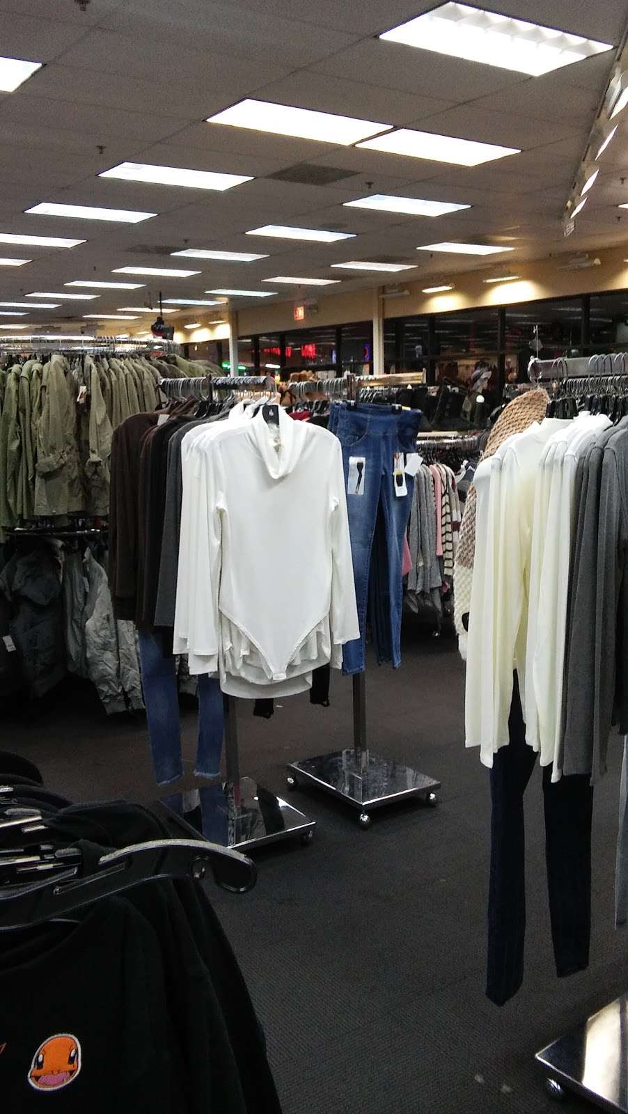 Discovery Clothing 5139 S Pulaski Rd Chicago Il 60632 Usa