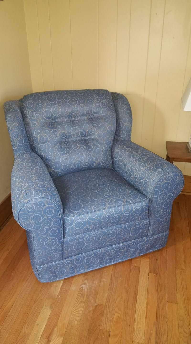 Wiewel Custom Upholstery | 132 Jewett St, Elgin, IL 60123 | Phone: (847) 741-5642