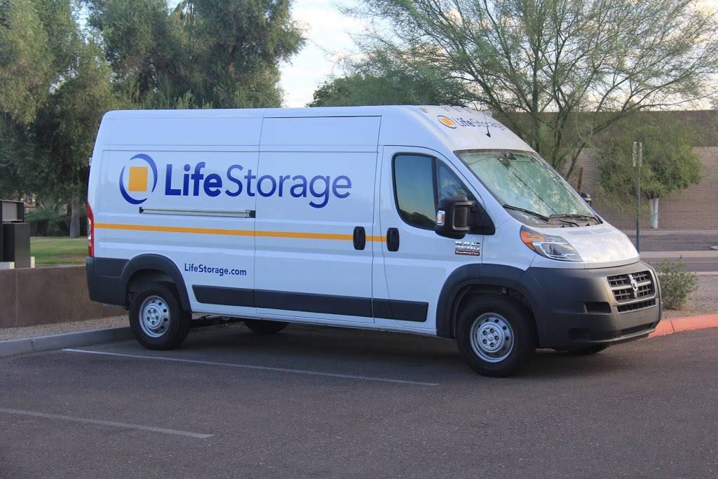 Life Storage - Scottsdale | 9383 E Bell Rd, Scottsdale, AZ 85260, USA | Phone: (480) 666-7440