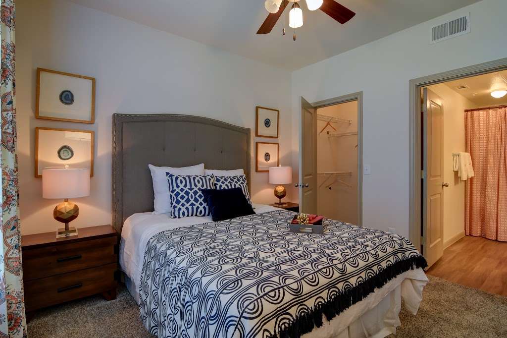 Hilltop at Shavano Apartments | 17239 Shavano Ranch Dr, San Antonio, TX 78257, USA | Phone: (210) 479-9898