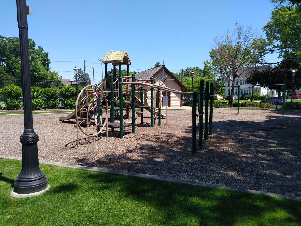 Grafelman Park | 112 N 5th St, West Dundee, IL 60118 | Phone: (847) 551-3815