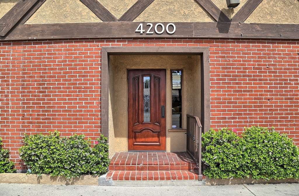 Village Dental Center Building | 4200 N Lakewood Blvd, Long Beach, CA 90808 | Phone: (562) 420-1701