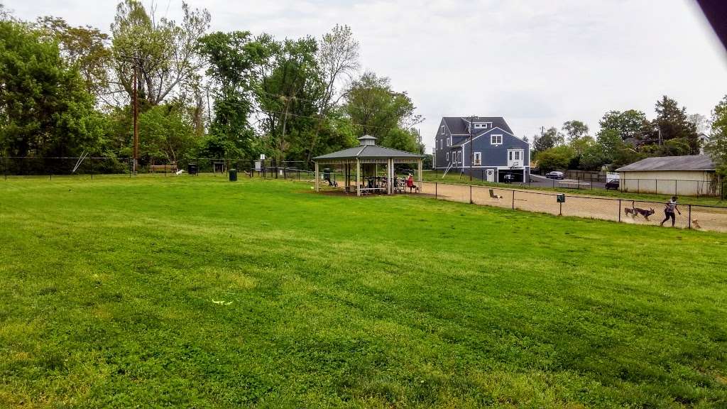 Fredericksburg Dog Park | 1448 Kenmore Ave, Fredericksburg, VA 22401, USA | Phone: (540) 372-1086