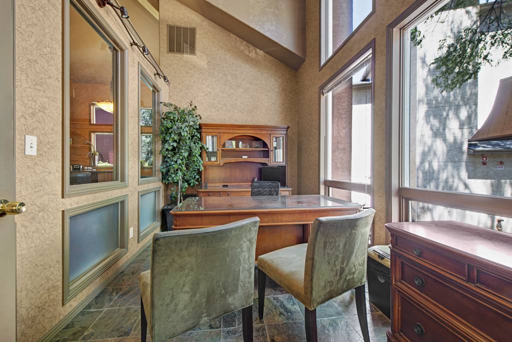 Cheyenne Creek Luxury Apartment Homes | 145 W Cheyenne Rd, Colorado Springs, CO 80906 | Phone: (719) 426-3800