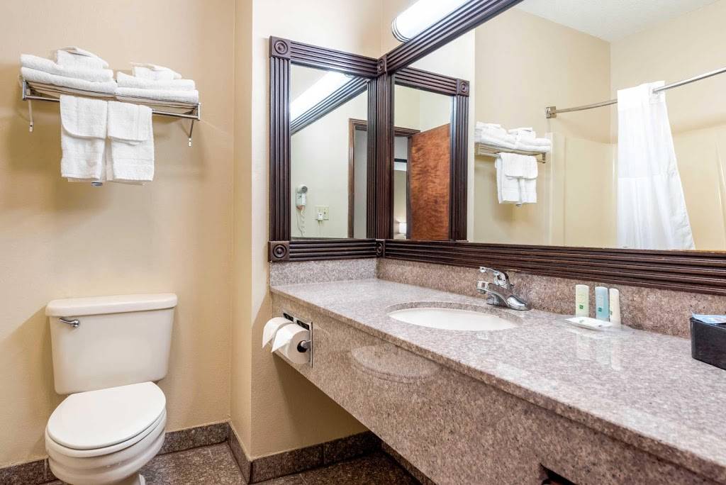 Quality Inn & Suites | 130 W Mitchell Ave, Cincinnati, OH 45217, USA | Phone: (513) 242-1010