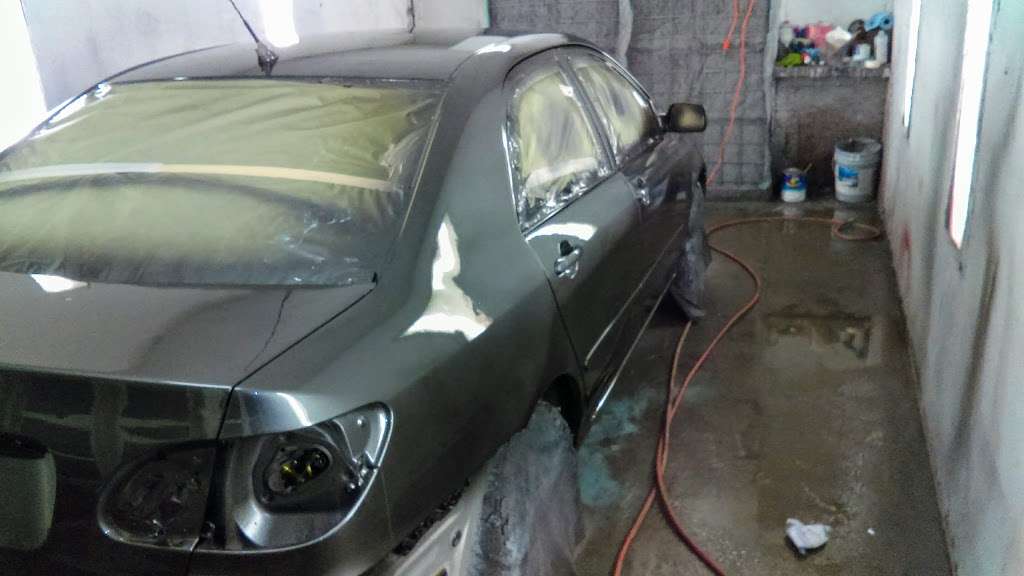 Roberto's Body & Paint 503 Alameda St, Compton, CA 90220, USA