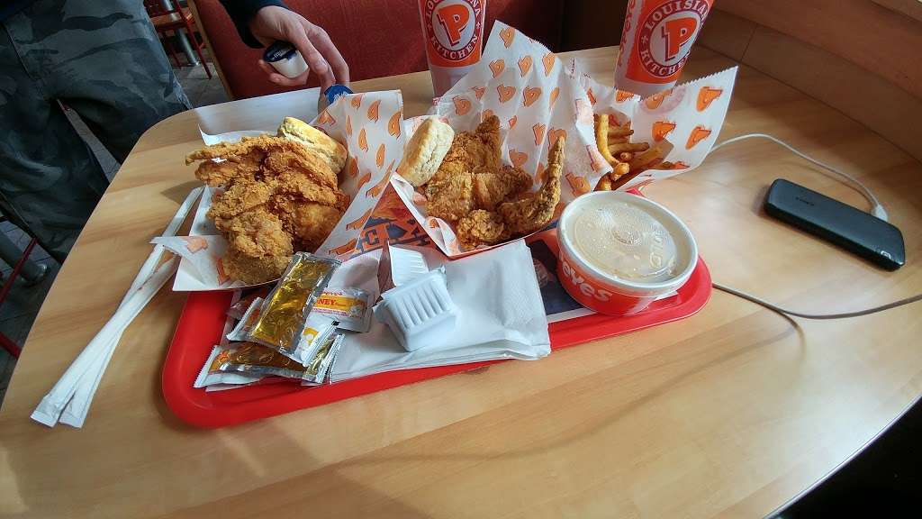 Popeyes Louisiana Kitchen | 325 W Jericho Turnpike, Huntington, NY 11743, USA | Phone: (631) 824-6142