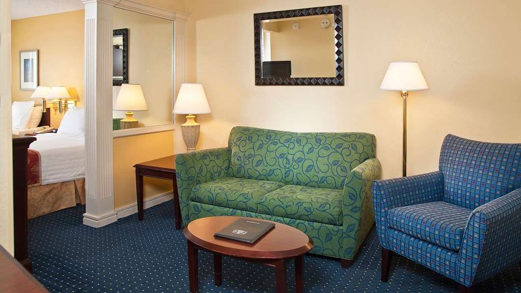 SpringHill Suites by Marriott Centreville Chantilly | 5920 Trinity Parkway, Centreville, VA 20120, USA | Phone: (703) 815-7800