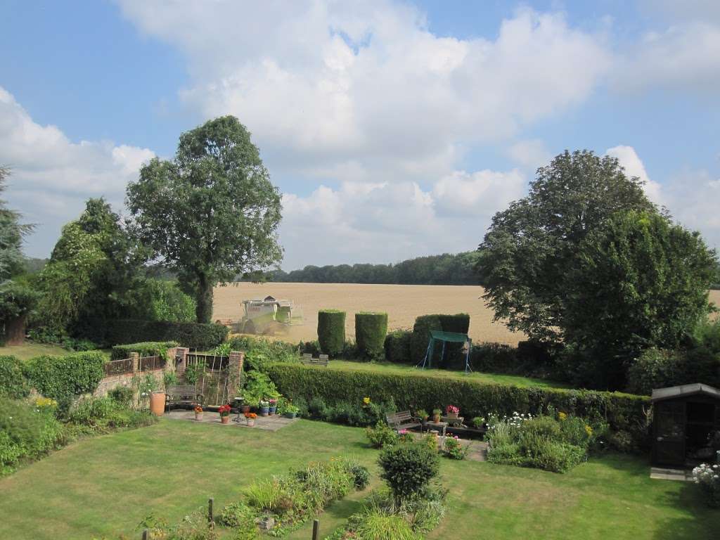 Yew Tree Barn B&B, Sevenoaks | Long Mill Ln, Sevenoaks TN15 8QB, UK | Phone: 01732 780461