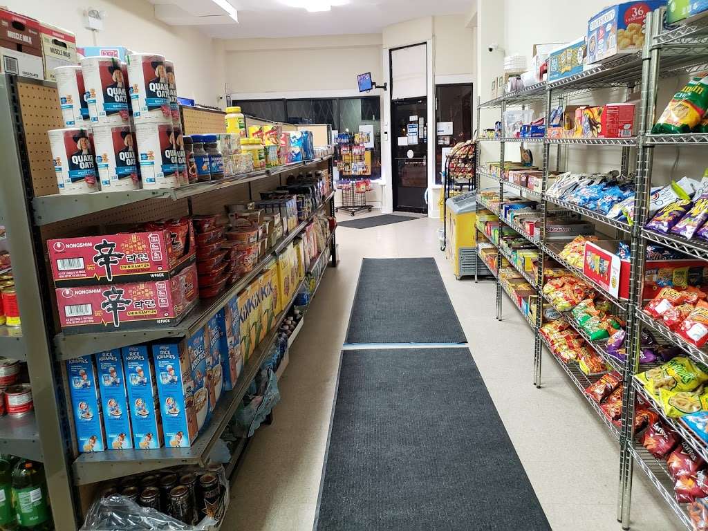 Hub Convenience | 4058 W Belmont Ave, Chicago, IL 60641, USA | Phone: (312) 678-5081