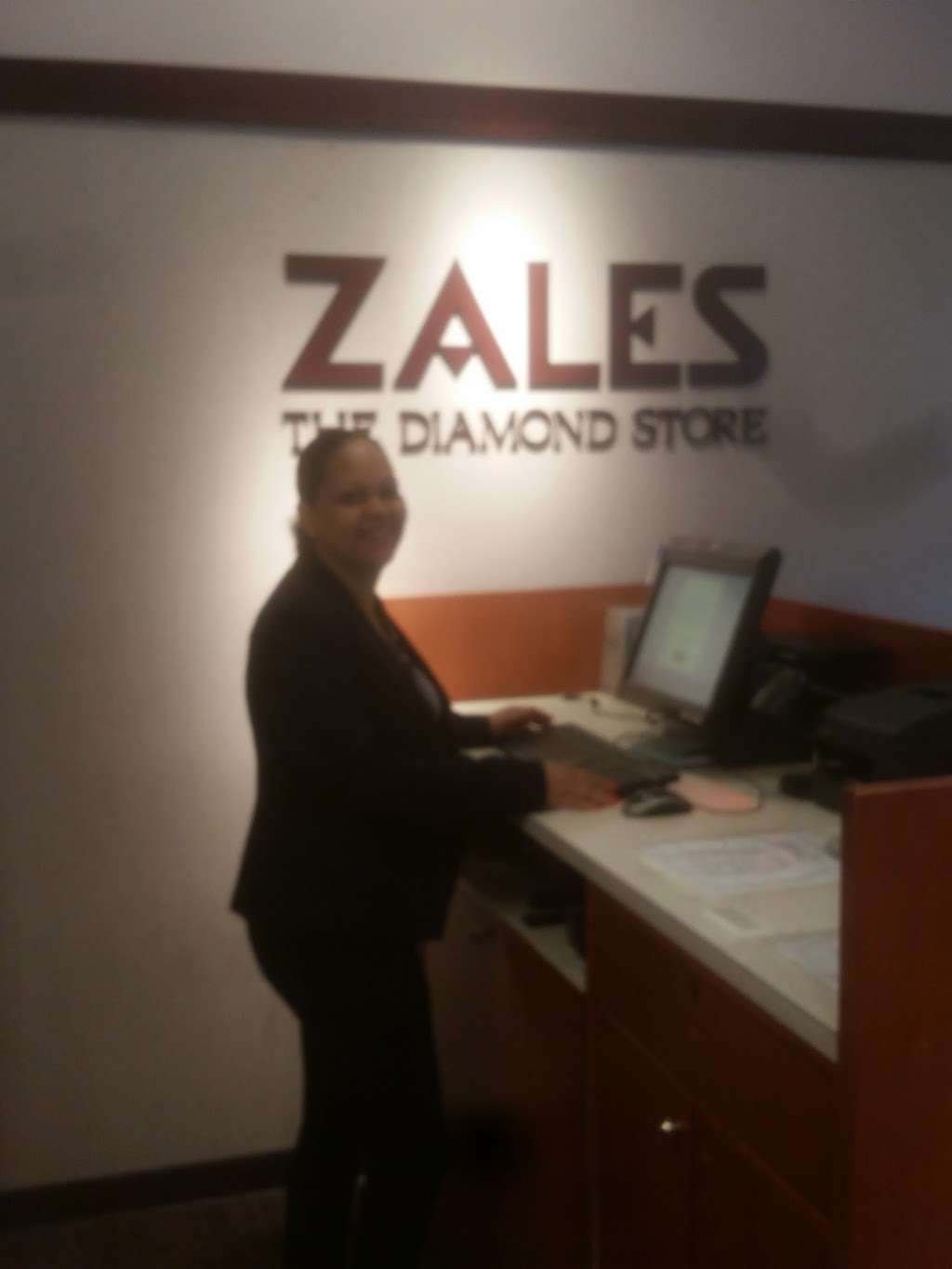 Zales | 646 Chambersburg Mall, Chambersburg, PA 17201, USA | Phone: (717) 709-1300