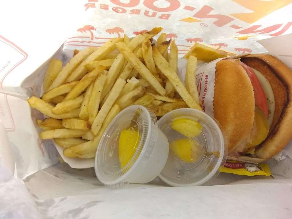 In-N-Out Burger | 5864 Lankershim Blvd, North Hollywood, CA 91605, USA | Phone: (800) 786-1000