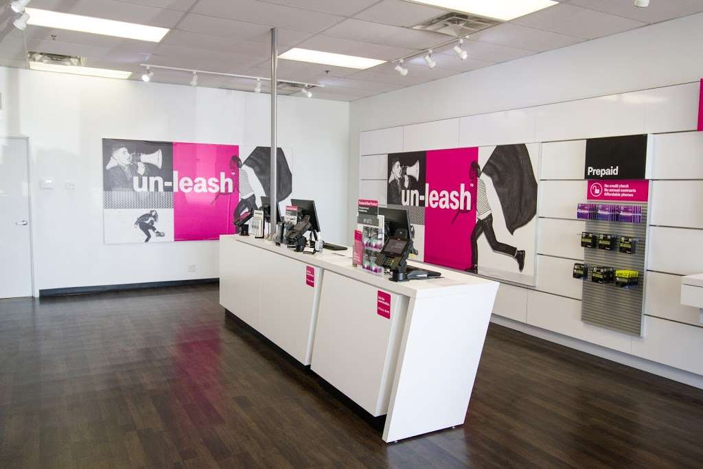 T-Mobile | 6684 Joliet Rd, Countryside, IL 60525 | Phone: (708) 246-1200