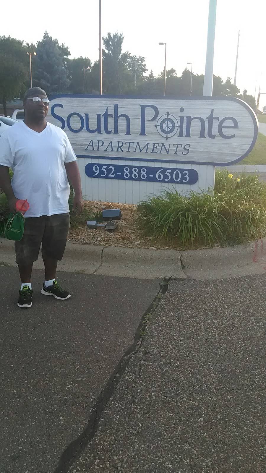 South Pointe Apartments | 695 American Blvd E, Bloomington, MN 55420 | Phone: (952) 888-6503