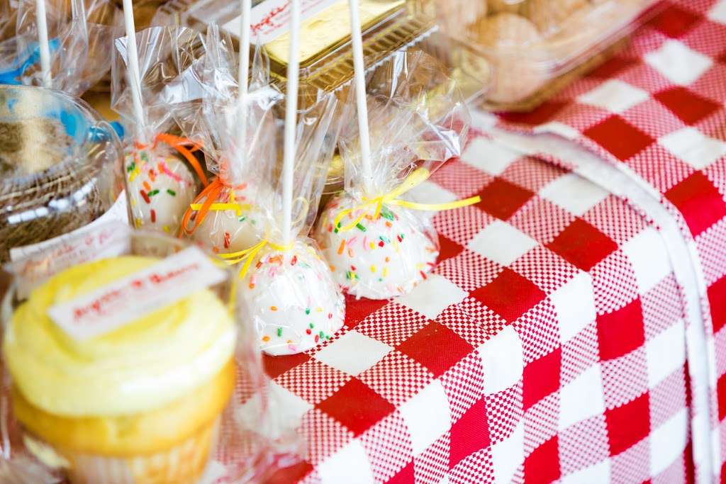 Angies Sugar Buzz Bakery | 1004 E Church St, Sandwich, IL 60548, USA | Phone: (815) 786-7774