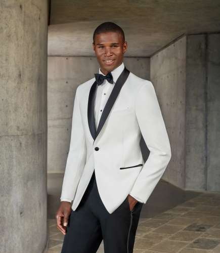 Roberts Tuxedos | 125-1 US-46, Totowa, NJ 07512, USA | Phone: (973) 256-3849