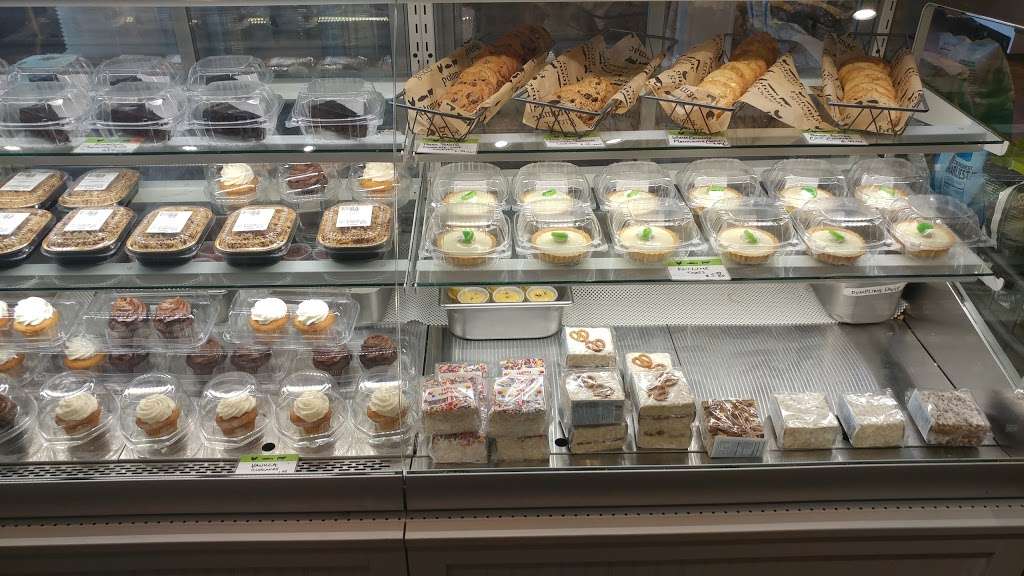 potomac grocer | 10107 River Rd, Potomac, MD 20854, USA | Phone: (301) 299-4200