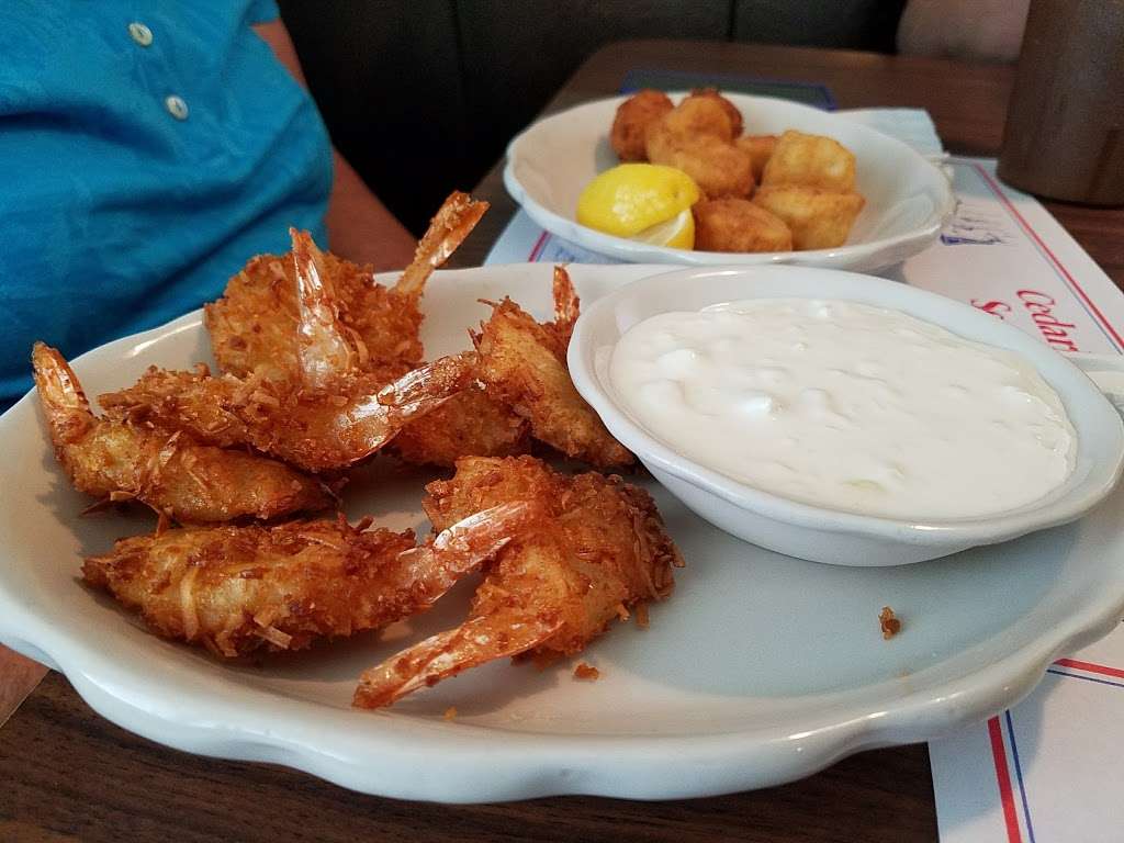 Cedar River Seafood | 4010, 8609 US-441, Leesburg, FL 34788, USA | Phone: (352) 728-3377