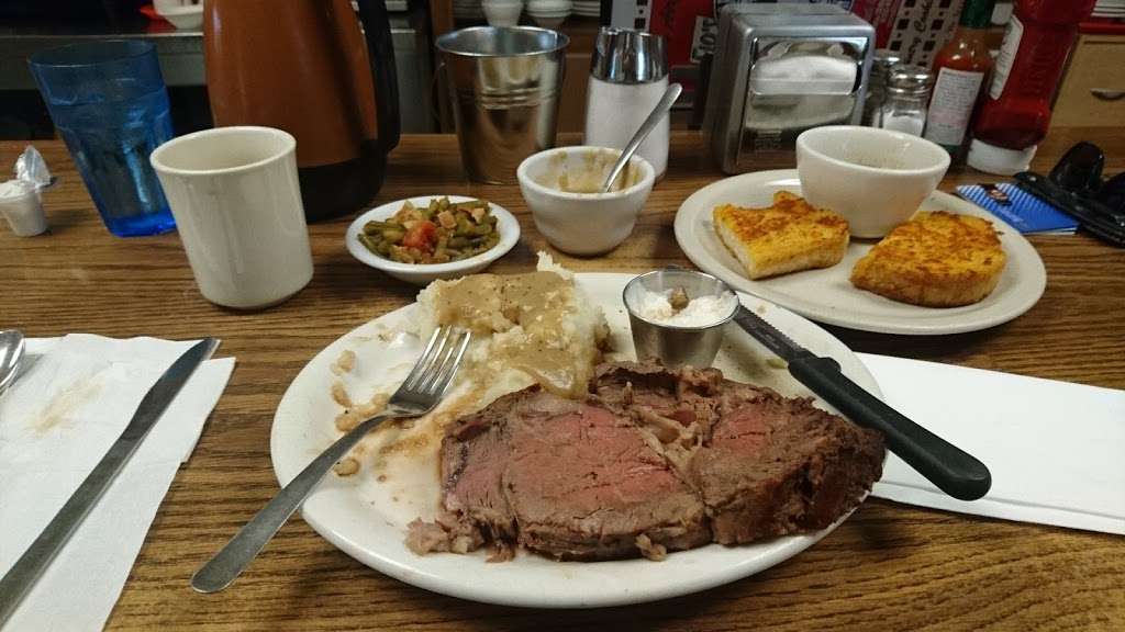 Flos Airport Cafe | Chino Airport, 7000 Merrill Ave #8, Chino, CA 91710, USA | Phone: (909) 597-3416