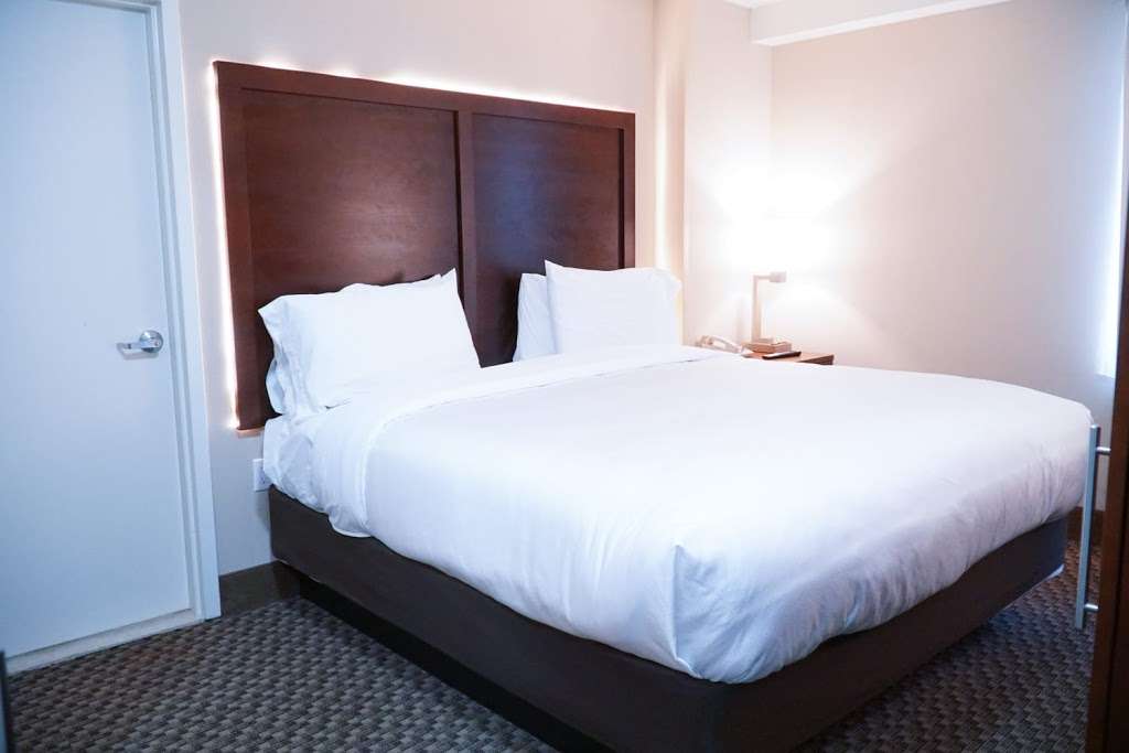 Hotel Mint JFK Airport | 1074 Beach 22nd St, Far Rockaway, NY 11691 | Phone: (718) 327-4000