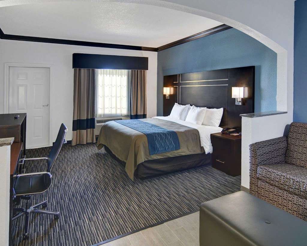 Comfort Inn & Suites Beachfront | 6302 Seawall Blvd, Galveston, TX 77551, USA | Phone: (409) 741-8888