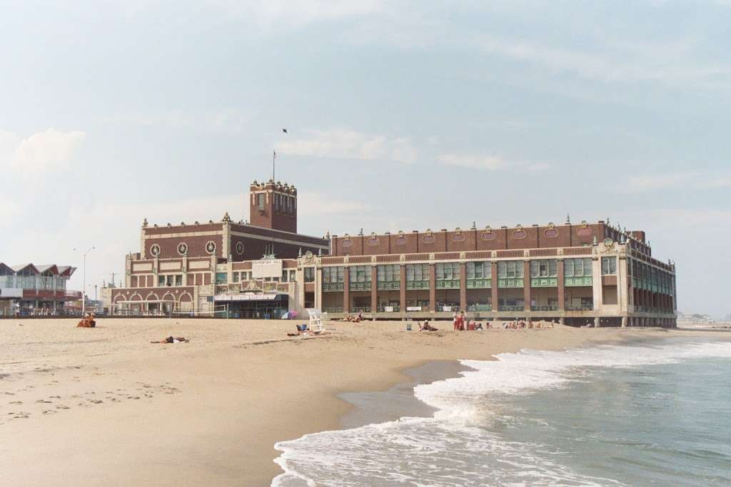 Asbury Galleria | 1300 Ocean Ave, Asbury Park, NJ 07712, USA | Phone: (732) 775-4100