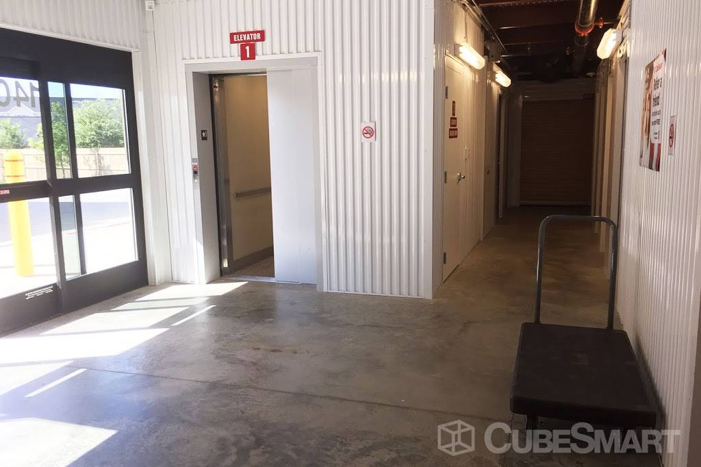 CubeSmart Self Storage | 140 N Roaring Springs Rd, Westworth Village, TX 76114, USA | Phone: (817) 731-6700