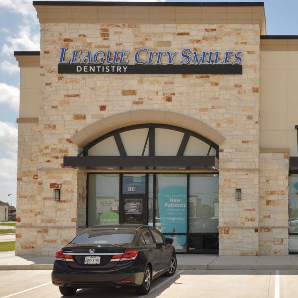 League City Smiles Dentistry | 2555 E League City Pkwy Ste 160, League City, TX 77573, USA | Phone: (713) 346-9997