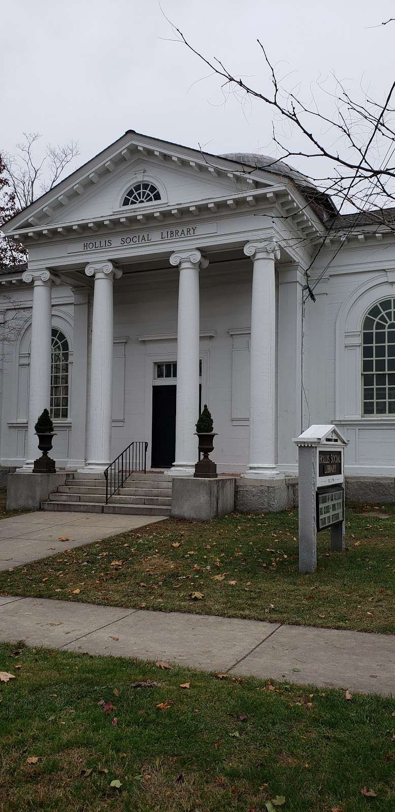 Hollis Public Library | 2 Monument Square, Hollis, NH 03049, USA | Phone: (603) 465-7721