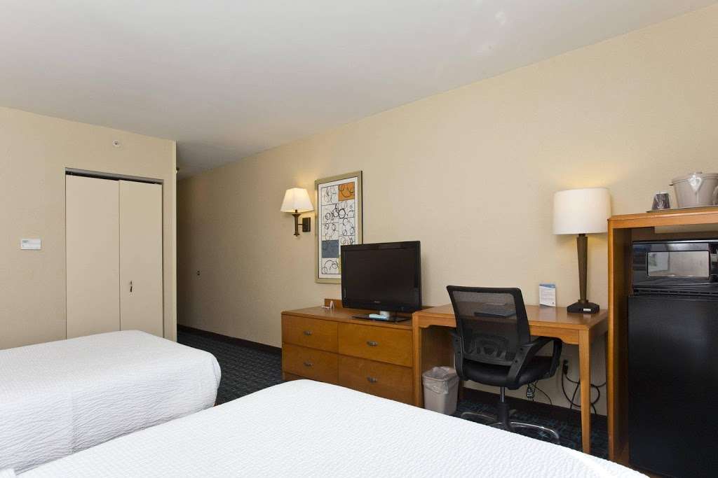 Fairfield Inn & Suites by Marriott Winchester | 250 Front Royal Pike, Winchester, VA 22602, USA | Phone: (540) 665-8881