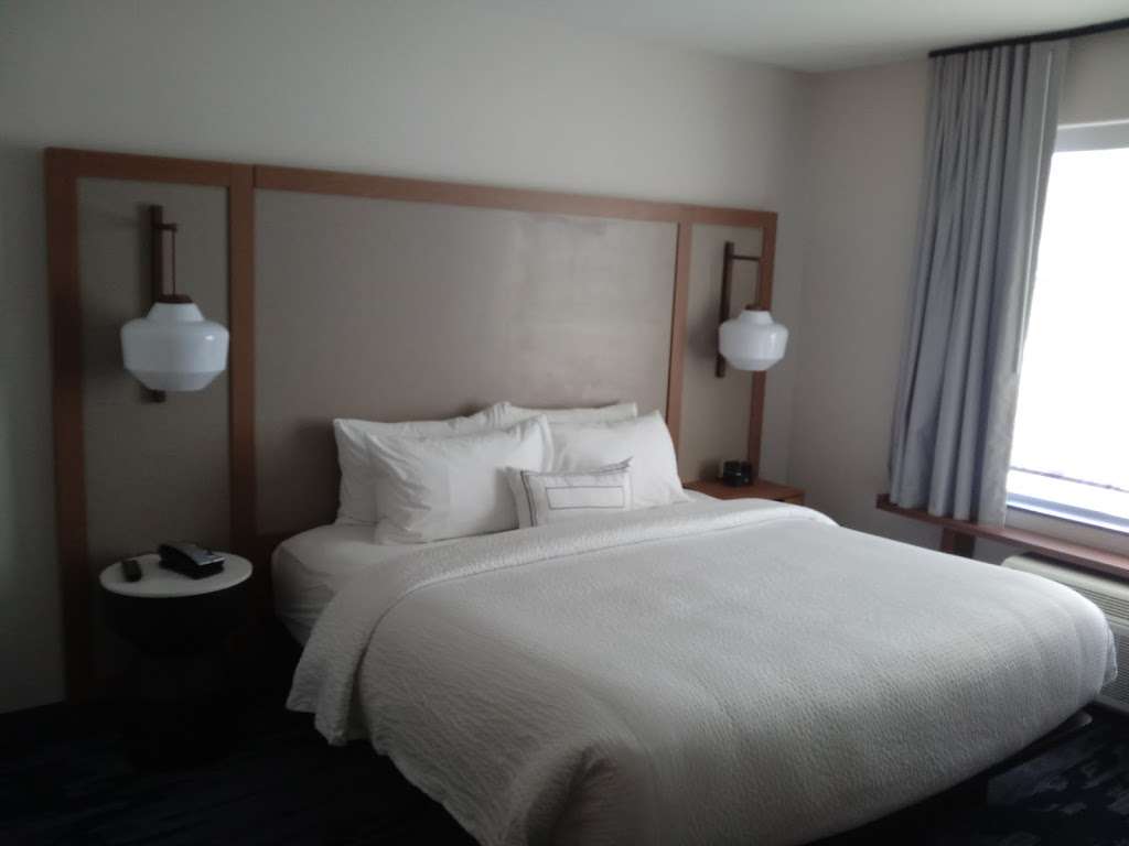 Fairfield Inn & Suites by Marriott Kenosha Pleasant Prairie | 10601 120th Ave, Pleasant Prairie, WI 53158, USA | Phone: (262) 455-7795
