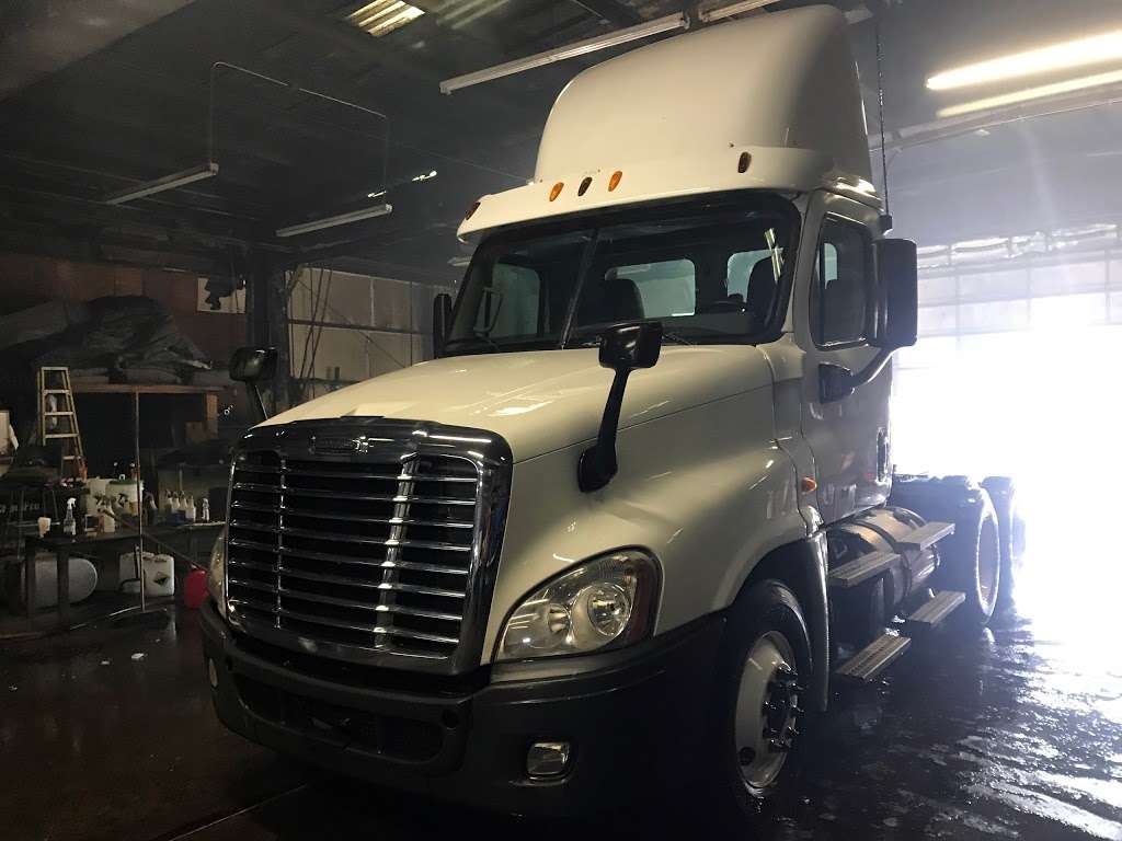 Navarros Truck Wash | 5821 Ogden Ave, Cicero, IL 60804, USA | Phone: (708) 477-6293