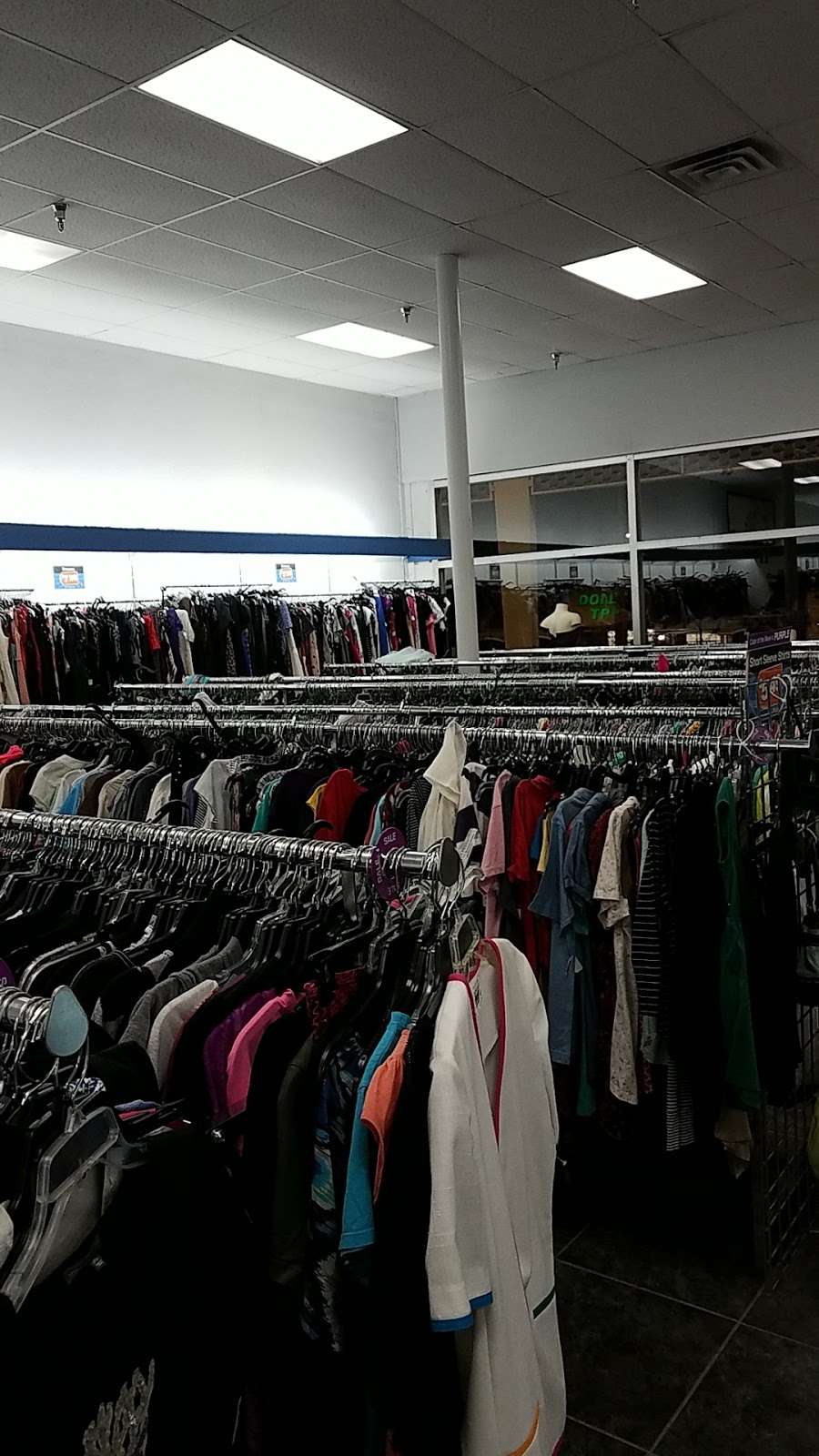 Goodwill Southern California Store & Donation Center | 2728, 6545 Foothill Blvd, Tujunga, CA 91042 | Phone: (818) 353-9350