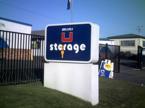 Mini U Storage | 3800 64th Ave, Landover Hills, MD 20784, USA | Phone: (301) 322-1144