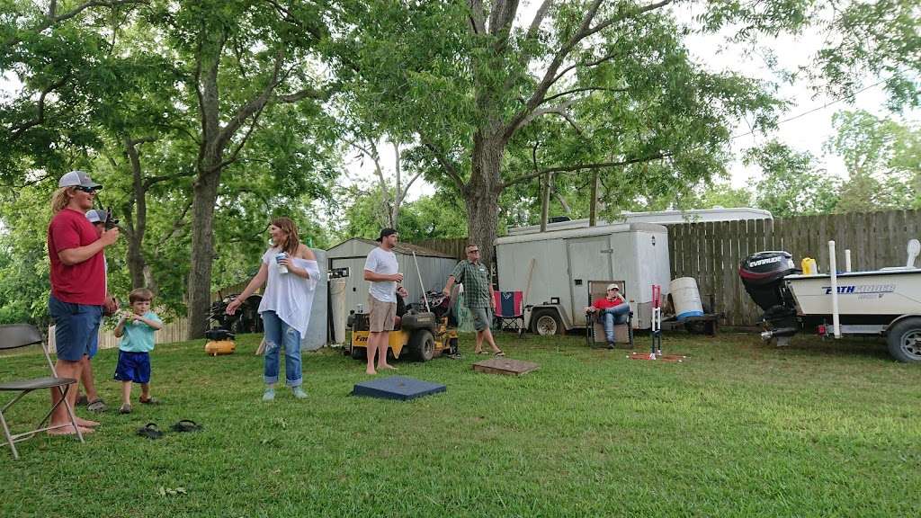 bk rv park | 1438 E Kyle Rd, Clute, TX 77531, USA | Phone: (979) 388-5352