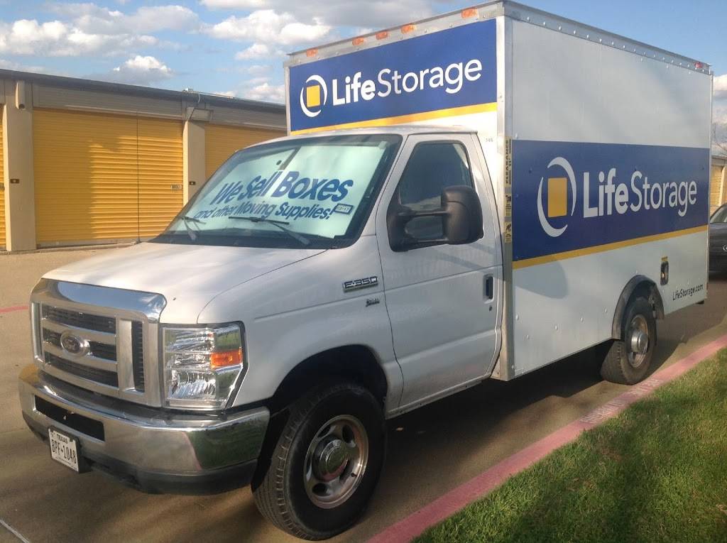Life Storage - Bedford | 2904 Hwy 121, Bedford, TX 76021, USA | Phone: (817) 283-8400