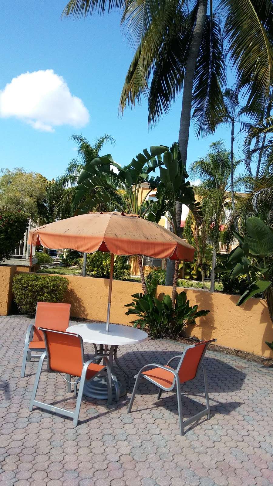 Venetian Gardens At Country | 18001 NW 68th Ave, Hialeah, FL 33015, USA | Phone: (305) 824-1388